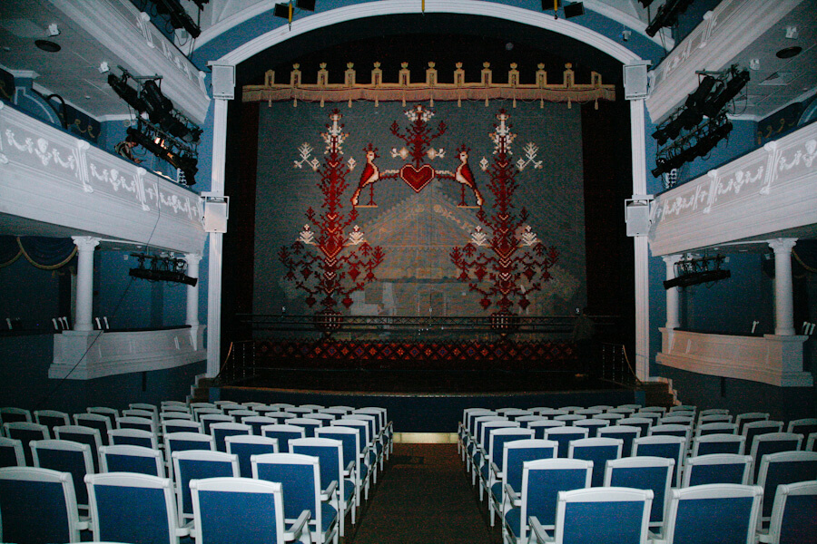 decorations for the play paulinka